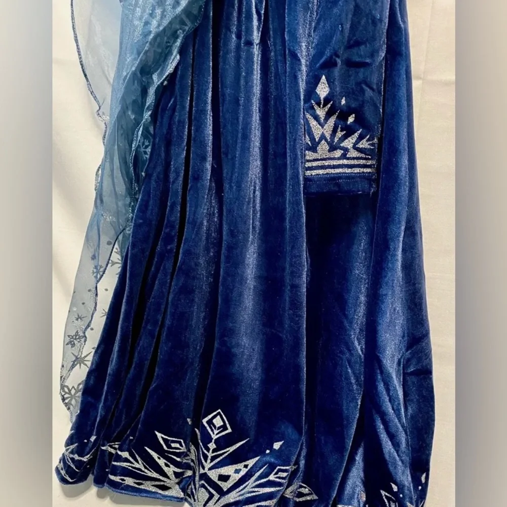 Elsa Frozen 8 (130)costume.Blue velvet gown w/fur collar&sheer cape & a crown.